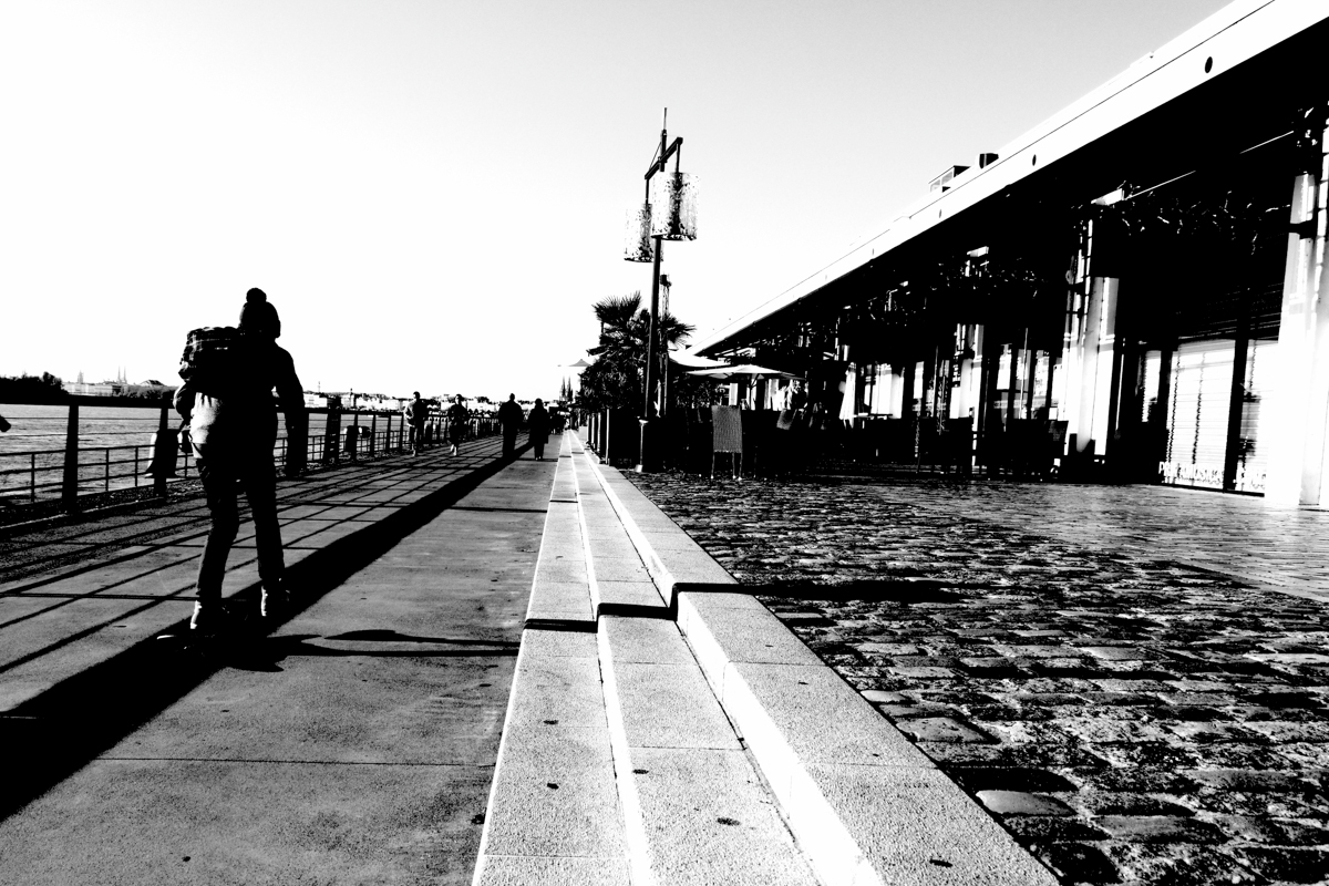 Black and White | Street Photography | Bordeaux | Follow the line