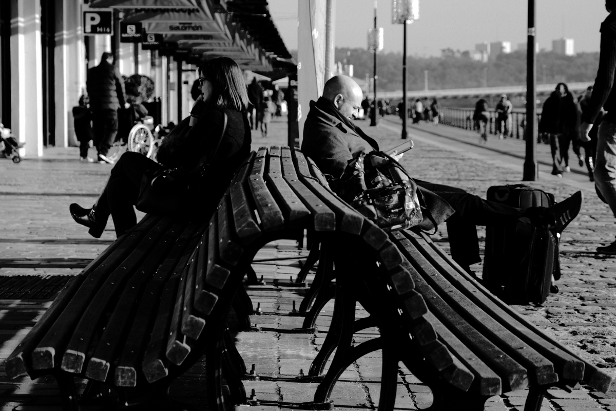 Black and White | Street Photography | Bordeaux | Two disconnected worlds