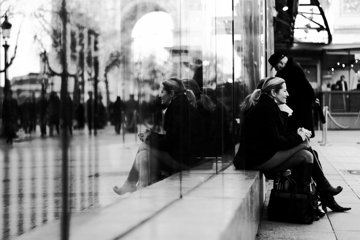 Black and White | Street Photography | Paris | Friendship happiness