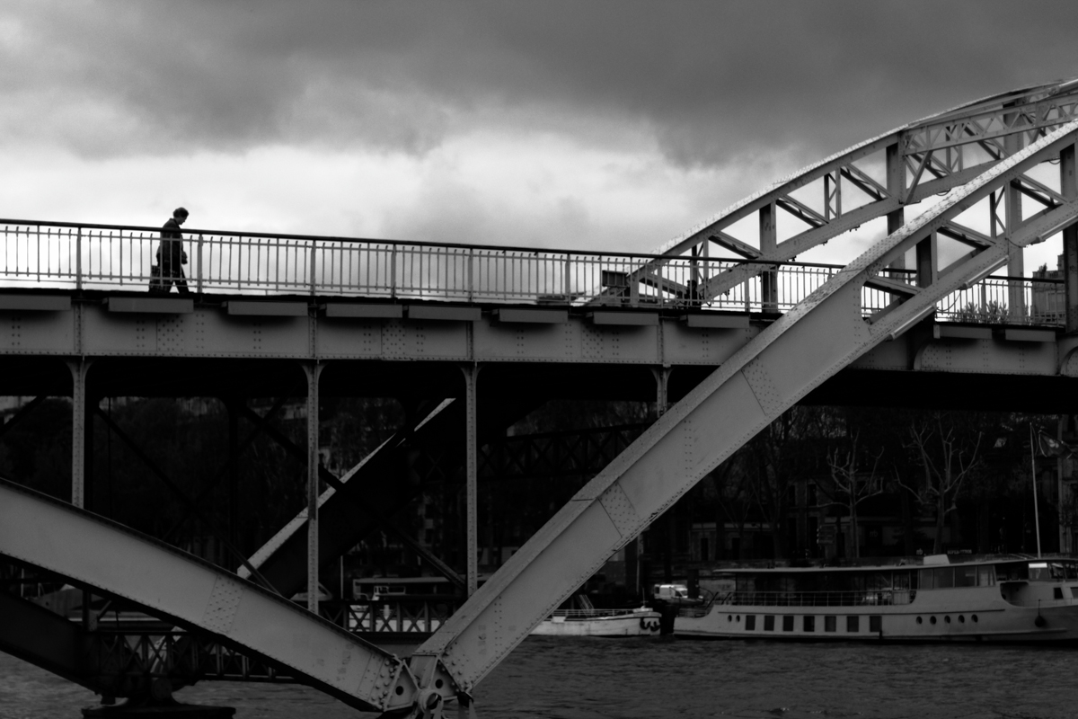 Black and White | Street Photography | Paris | Crossing