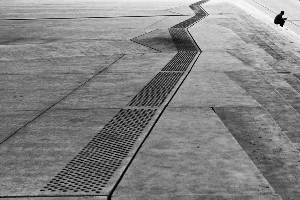 Black and White | Street Photography | Bordeaux | Alone